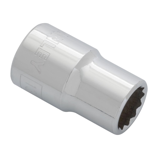 SOCKET MAXI DRIVE  ON WHITE BACKGROUND
