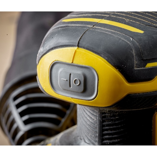 Combo Lijadora roto orbital inalámbrica  20V +  batería 2Ah+ cargador 2A + bolsa. Sistema V20