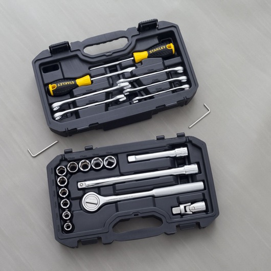STANLEY STMT45513-LA tool set photography, open black case showing wrenches, screwdrivers, sockets, ratchet.